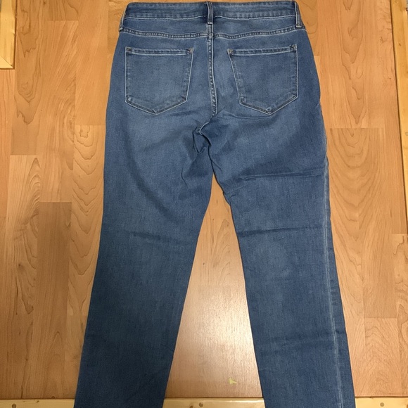 Old Navy Mid-Rise Power Slim Straight Jeans - Picture 4 of 6